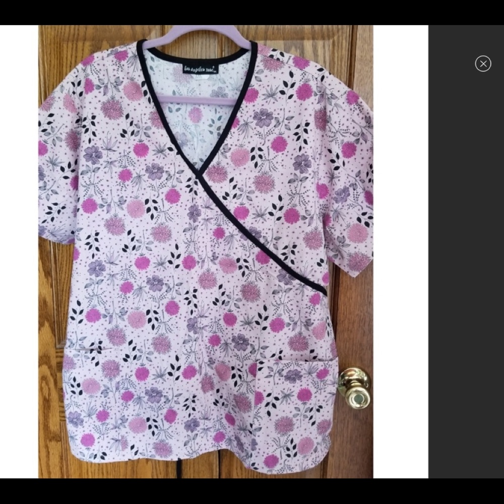 Los Angeles Rose 2xl wrap scrub top